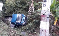 Xe tải lao xuống vực trên đèo Chuối, tài xế nhập viện cấp cứu