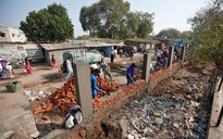 Che tầm nhìn Tổng thống Trump vào khu ổ chuột ở Ấn Độ: Bức tường gây bàn tán