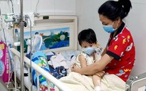 Lá lành đùm lá rách: Người mẹ đơn thân và con trai 4 tuổi bị suy tủy