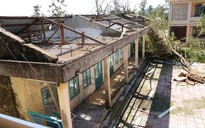 Trường học tan hoang sau bão