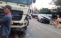 Lâm Đồng: Tai nạn liên hoàn khiến ô tô, xe máy dập nát, 2 người nhập viện