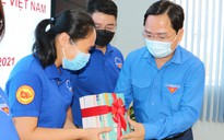 San sẻ yêu thương với thanh niên công nhân