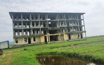 Những công trình 'làm nghèo' đất nước: Trường tiền tỉ đang xây dở thì bỏ hoang