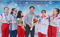 Nghề hiệu trưởng: Áp lực, cô đơn và nguy cơ thành 'con nợ'