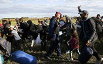 Hungary bắt 2 kẻ khủng bố trà trộn trong dòng người tị nạn