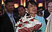 Bà Suu Kyi tuyên bố điều hành chính phủ Myanmar nếu thắng cử