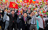 100.000 người Triều Tiên xuống đường ăn mừng phóng tên lửa thành công