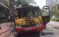Xe buýt phát nổ, bốc cháy dữ dội trên đường Lạc Long Quân