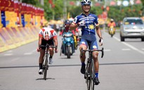 Giải xe đạp quốc tế VTV Cup: Lê Văn Duẩn xuất sắc tạm dẫn đầu áo vàng và áo xanh