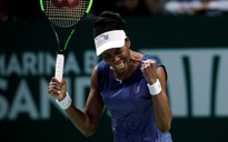Venus xuất sắc đánh bại Muguruza để vào bán kết WTA Finals Singapore