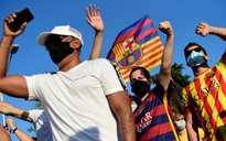 Fan Barcelona 'làm loạn' sân Nou Camp vì Messi và đòi chủ tịch Bartomeu từ chức