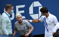 Novak Djokovic cầu xin fan hâm mộ ‘buông tha’ nữ trọng tài Laura Clark