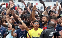 Người hâm mộ PSG túc trực ở sân bay chào đón Messi