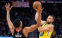 Cựu binh bóng rổ Stephen Curry: Gừng càng già càng cay!