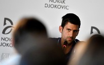 Novak Djokovic cách ly ở khách sạn như tù nhân và chờ ngày kháng cáo