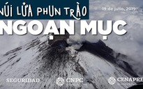 Ngoạn mục cảnh khói bụi phun từ miệng núi lửa phủ tuyết trắng