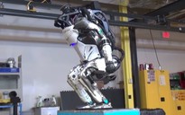 'Đáng sợ' robot lộn mèo, trồng chuối, múa ba lê mềm mại