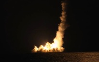 Xem loạt tên lửa Bulava phóng từ tàu ngầm Nga