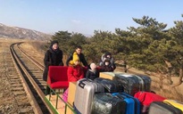 Nhân viên ngoại giao Nga phải tự đẩy xe goòng rời Triều Tiên