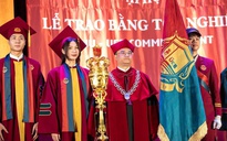 'Tự chủ đại học' trước hết phải được quyền... tự chủ trang phục trong lễ tốt nghiệp?