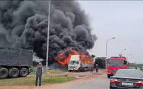 Quảng Bình: Xe tải chở hàng chục xe máy bất ngờ bốc cháy
