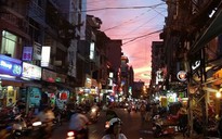 Người Việt khóc cười với Tây xấu xí: Thích giảm giá, 'ăn chùa' và lật lọng