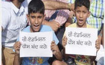 Phụ huynh khắp Ấn Độ phản ứng dữ dội vì học phí tăng