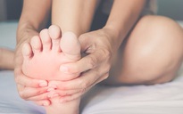 Bỗng dưng đau vòm bàn chân là dấu hiệu bệnh gì?