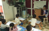 Trẻ em làng chài học tiếng Anh
