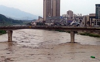 Trung Quốc xả lũ, nước sông Hồng vượt mức báo động