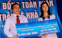 Trường ĐH Nguyễn Tất Thành trao học bổng toàn phần cho em Trần Lê Khả Ái