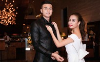 Hoàng Thùy Linh chăm sóc kỹ Vĩnh Thụy tại lễ trao giải Elle Style Awards