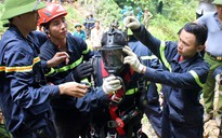 Nổ mìn đánh sập hang vàng