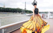 Jessica Minh Anh trình diễn trang sức kim cương giữa sông Seine
