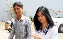 Nữ sinh điếc câm Trần Lê Khả Ái nhận học bổng toàn phần