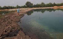 Dân bức xúc việc múc đất làm lò gạch