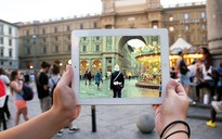 Sang châu Âu chụp hình... iPad