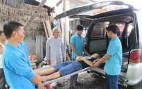 Đội tình nguyện sơ cứu người bị nạn