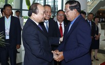 Thủ tướng Nguyễn Xuân Phúc làm việc với Thủ tướng Samdech Hun Sen
