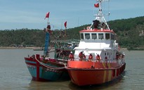 Cứu 17 ngư dân tàu cá Nghệ An gặp nạn trên biển