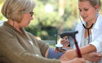 Giữ huyết áp tương đối thấp có thể gây nguy hiểm cho người cao tuổi