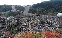 Kinh hoàng núi rác Cam Ly đổ ập xuống vườn, trại của dân