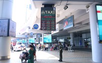 Tạm giữ 'cò taxi' gây rối ở sân bay Nội Bài