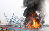 Cháy tàu câu mực ở Trường Sa, 33 ngư dân may mắn thoát nạn