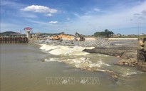 Vỡ đập tràn trên sông Lam gây thiếu nước nghiêm trọng