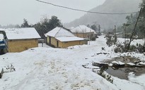Lào Cai có mưa tuyết, học sinh phải nghỉ học