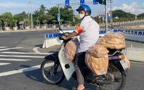 Ấm lòng 'cây kết trái yêu thương' tiếp tế người dân vùng phong tỏa