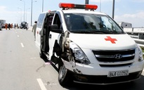 Xe cứu thương gây tai nạn liên hoàn trên đại lộ