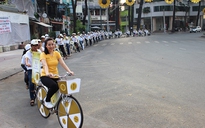 Hoa hậu Ngô Phương Lan đạp xe vì 'Ngày của Mẹ'