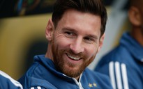 Messi gây sốc với kiểu tóc mới